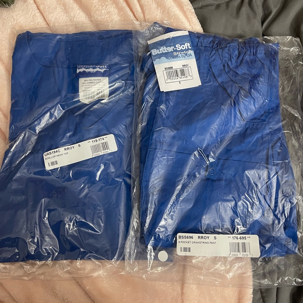 Women’s Scrubs!